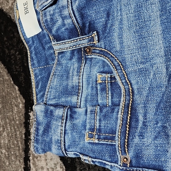 BKE BILLIE EMBROIDERED HIGH-WAISTED RAW-EDGE DENIM JEAN SHORTS 26 - Picture 9 of 13